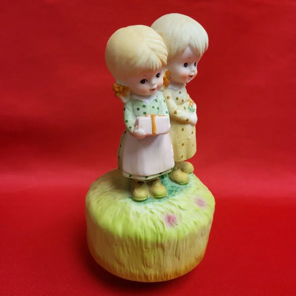 Vintage Sankyo Two Young Girls Music Box Plays The Impossible Dreams